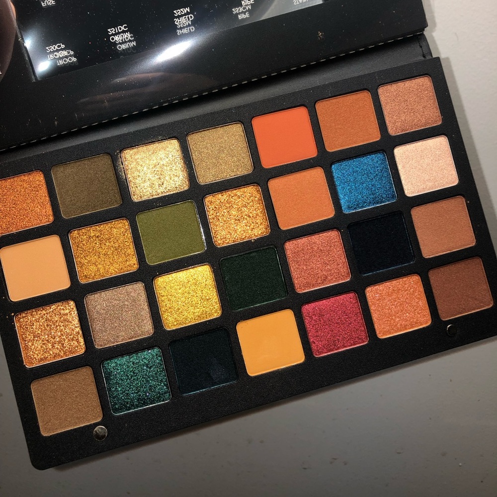 METROPOLIS EYESHADOW PALETTE